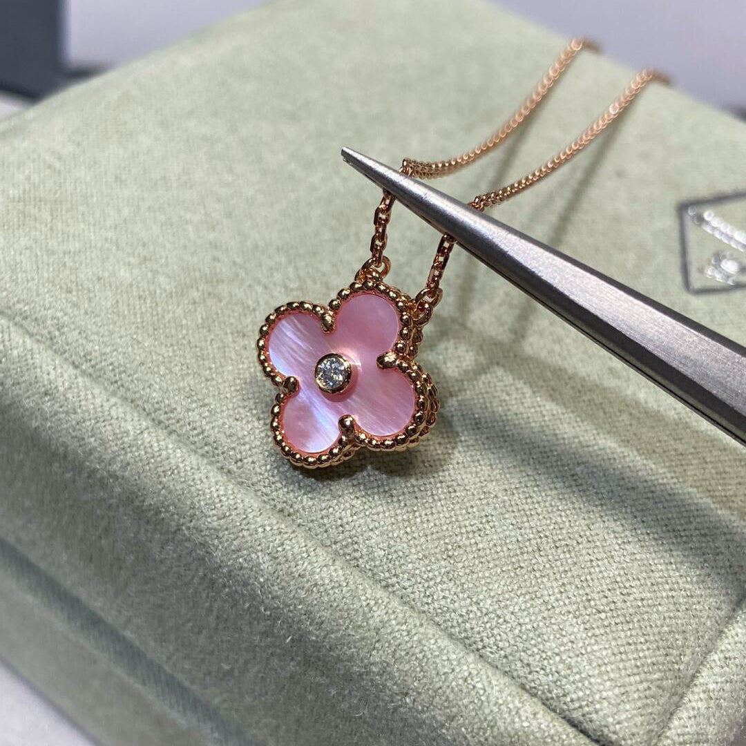 [Elite]CLOVER 15MM DIAMOND PINK MOP NECKLACE