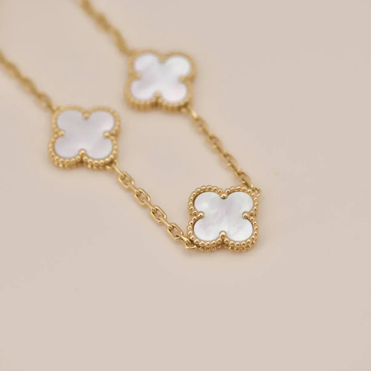 [Elite]CLOVER WHITE PEARL MOP 5 MOTIF BRACELET COLLECTION