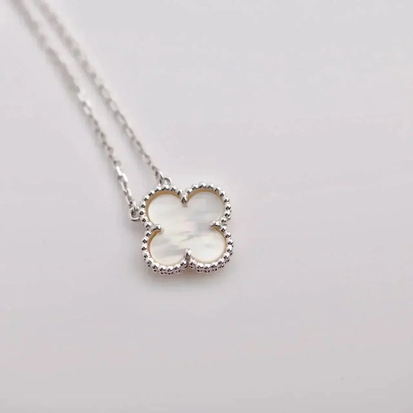 [Elite]CLOVER  15MM WHITE MOTHER-OF-PEARL SILVER