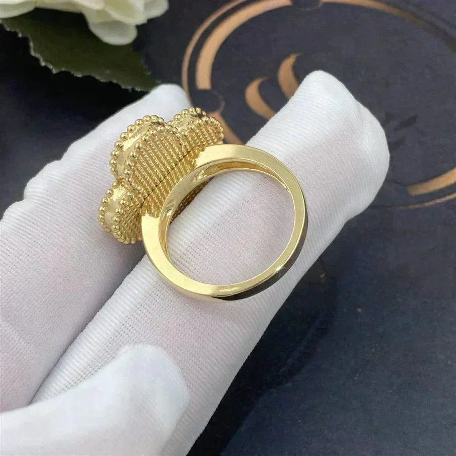 [Elite]CLOVER WHITE MOP RING