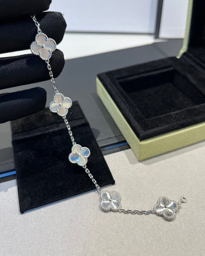 [Elite] CLOVER 5 MOTIF LASER BRACELET COLLECTION