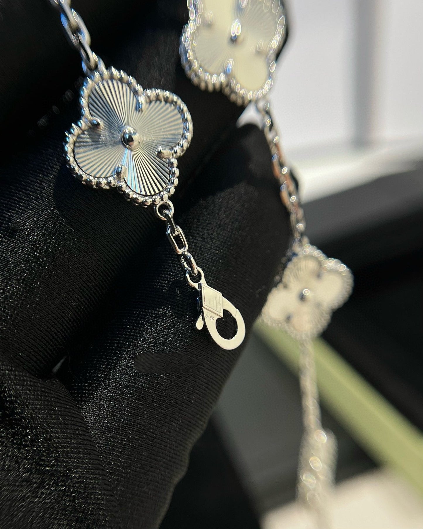 [Elite] CLOVER 5 MOTIF LASER BRACELET COLLECTION