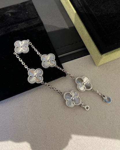 [Elite] CLOVER 5 MOTIF LASER BRACELET COLLECTION
