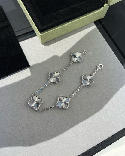[Elite] CLOVER 5 MOTIF LASER BRACELET COLLECTION
